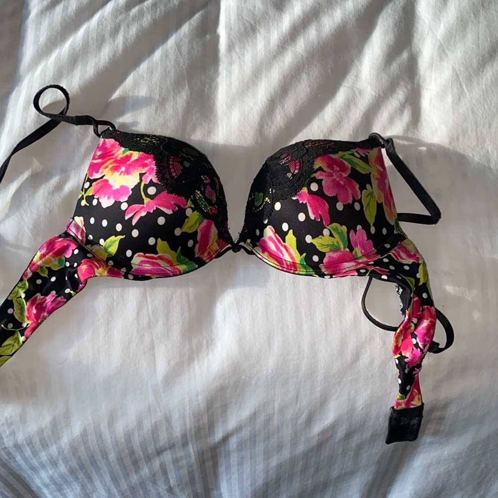 Victoria Secret Bombshell Bra - 32A